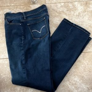 Women ‘s  LEVIS Perfectly Slimming 512 Bootcut Size M